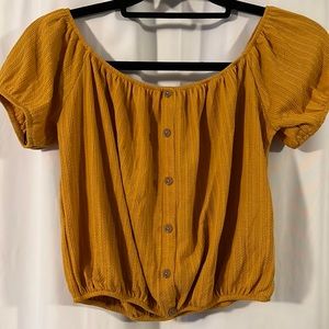 5/$20 ❤️𝙑𝙙𝙖𝙮 𝙘𝙡𝙤𝙨𝙚𝙩 𝙨𝙖𝙡𝙚 Forever 21 off shoulder top